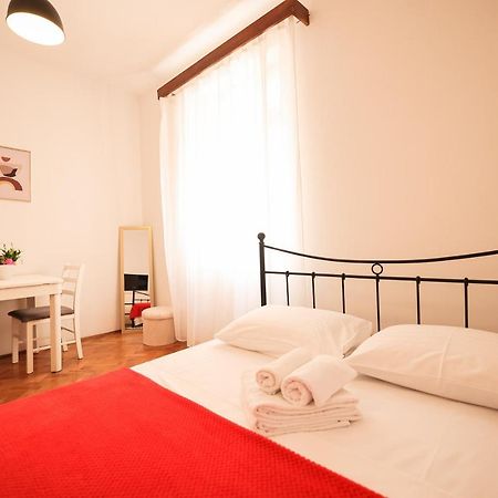 Cozy Studio Apartments In City Centar Stosija Zara Esterno foto