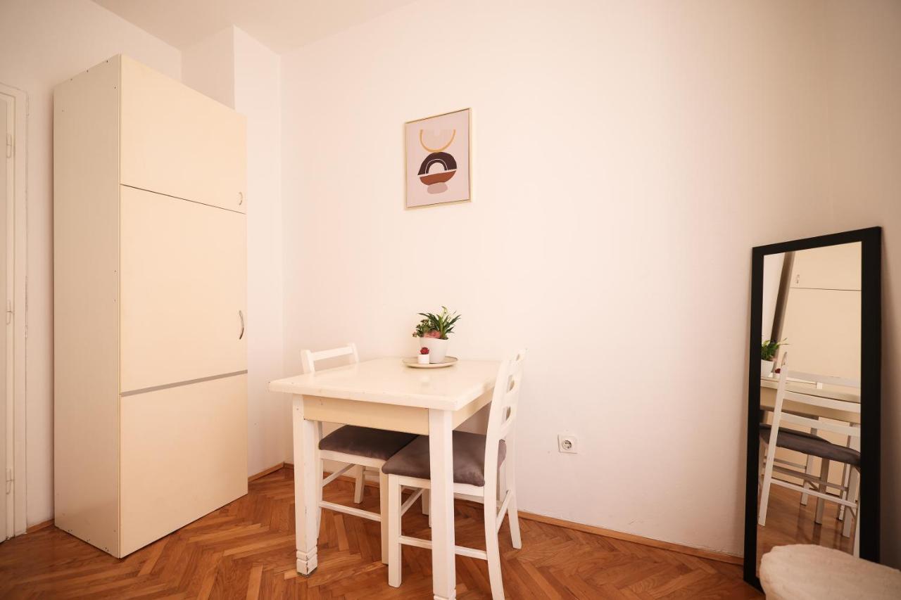 Cozy Studio Apartments In City Centar Stosija Zara Esterno foto