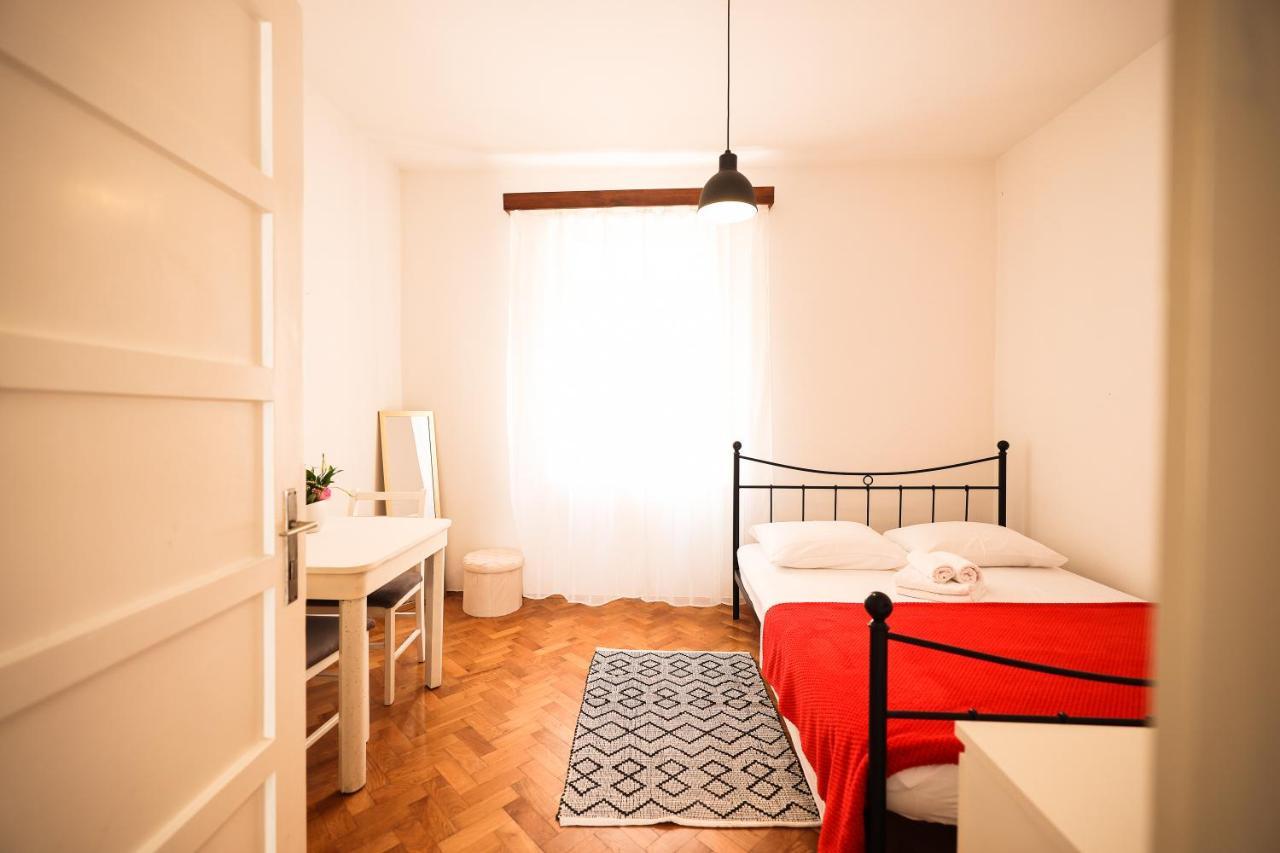 Cozy Studio Apartments In City Centar Stosija Zara Esterno foto