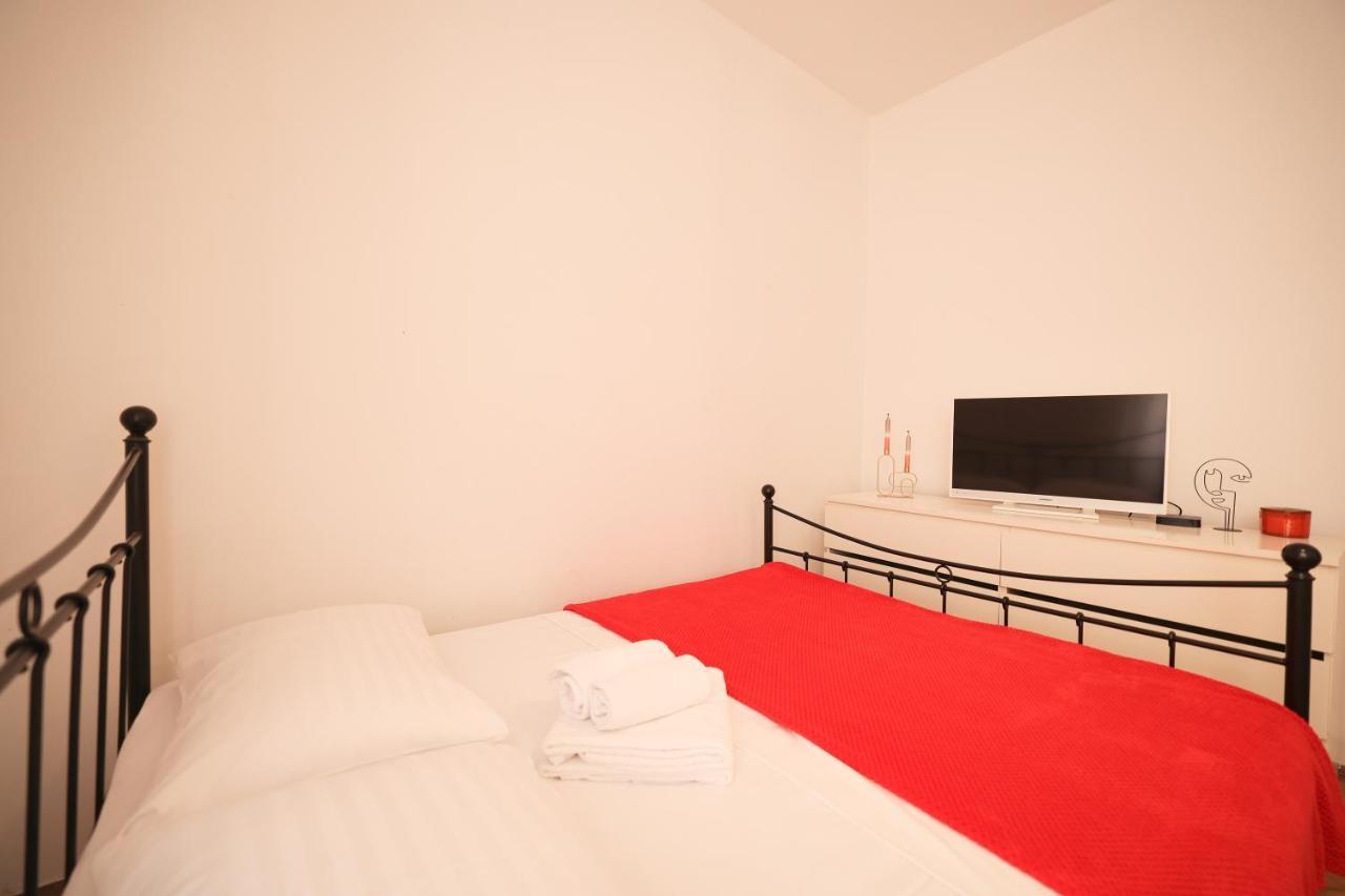 Cozy Studio Apartments In City Centar Stosija Zara Esterno foto