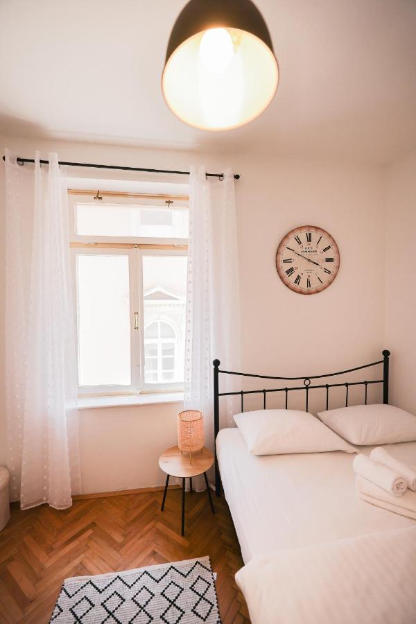 Cozy Studio Apartments In City Centar Stosija Zara Esterno foto