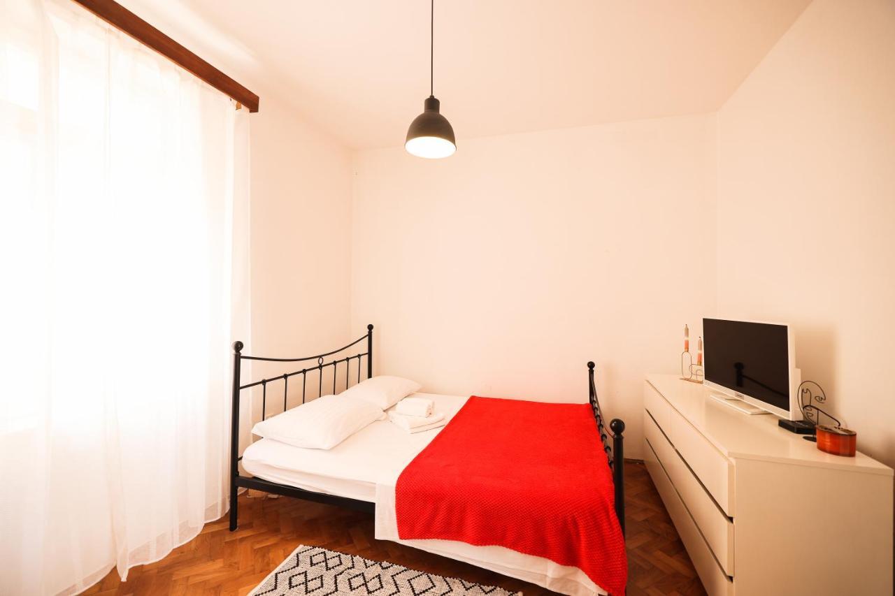 Cozy Studio Apartments In City Centar Stosija Zara Esterno foto