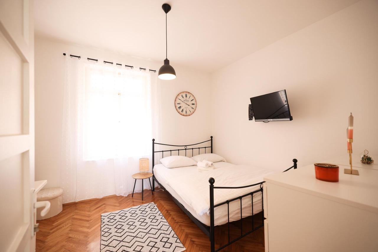 Cozy Studio Apartments In City Centar Stosija Zara Esterno foto