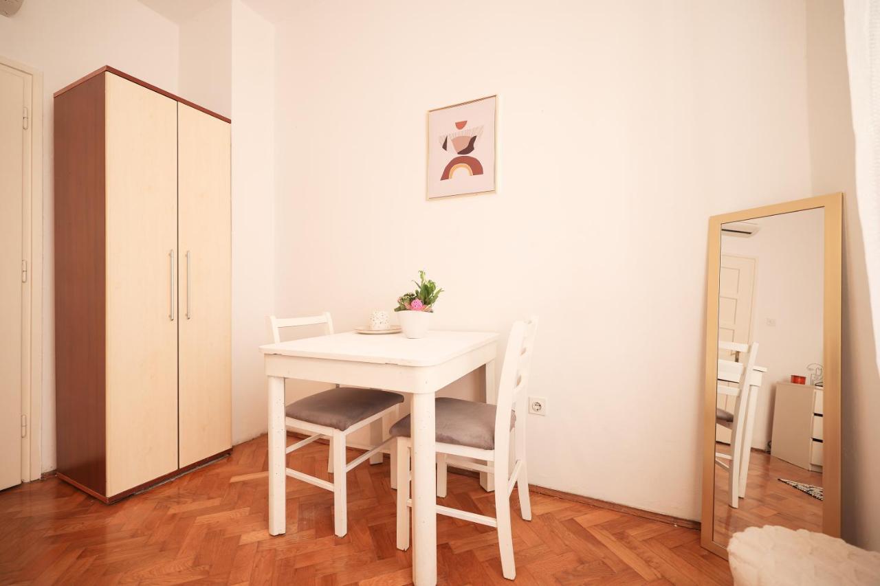 Cozy Studio Apartments In City Centar Stosija Zara Esterno foto