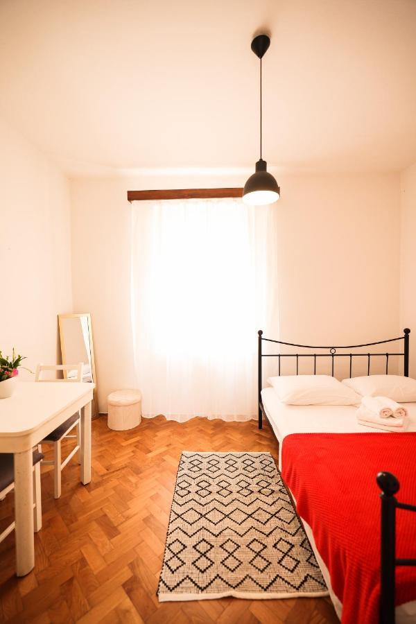 Cozy Studio Apartments In City Centar Stosija Zara Esterno foto