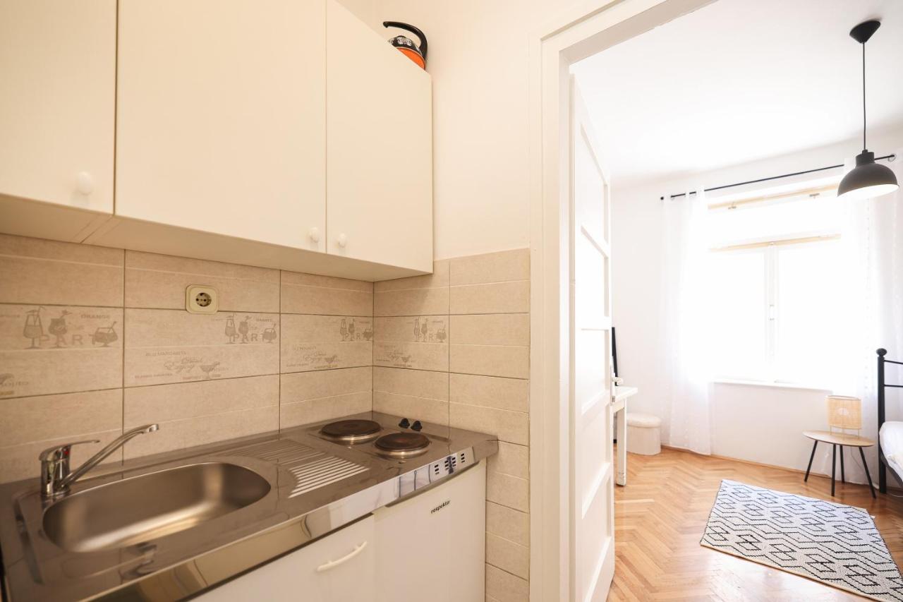 Cozy Studio Apartments In City Centar Stosija Zara Esterno foto