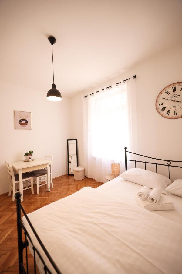 Cozy Studio Apartments In City Centar Stosija Zara Esterno foto