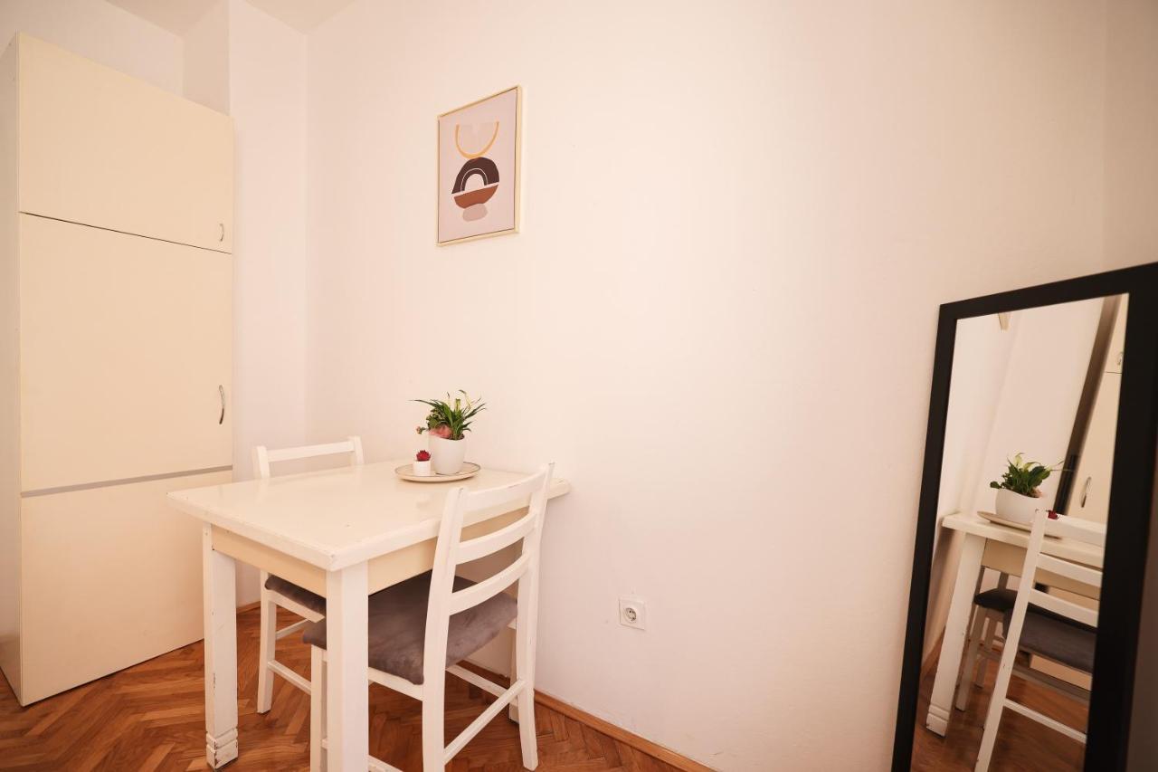 Cozy Studio Apartments In City Centar Stosija Zara Esterno foto