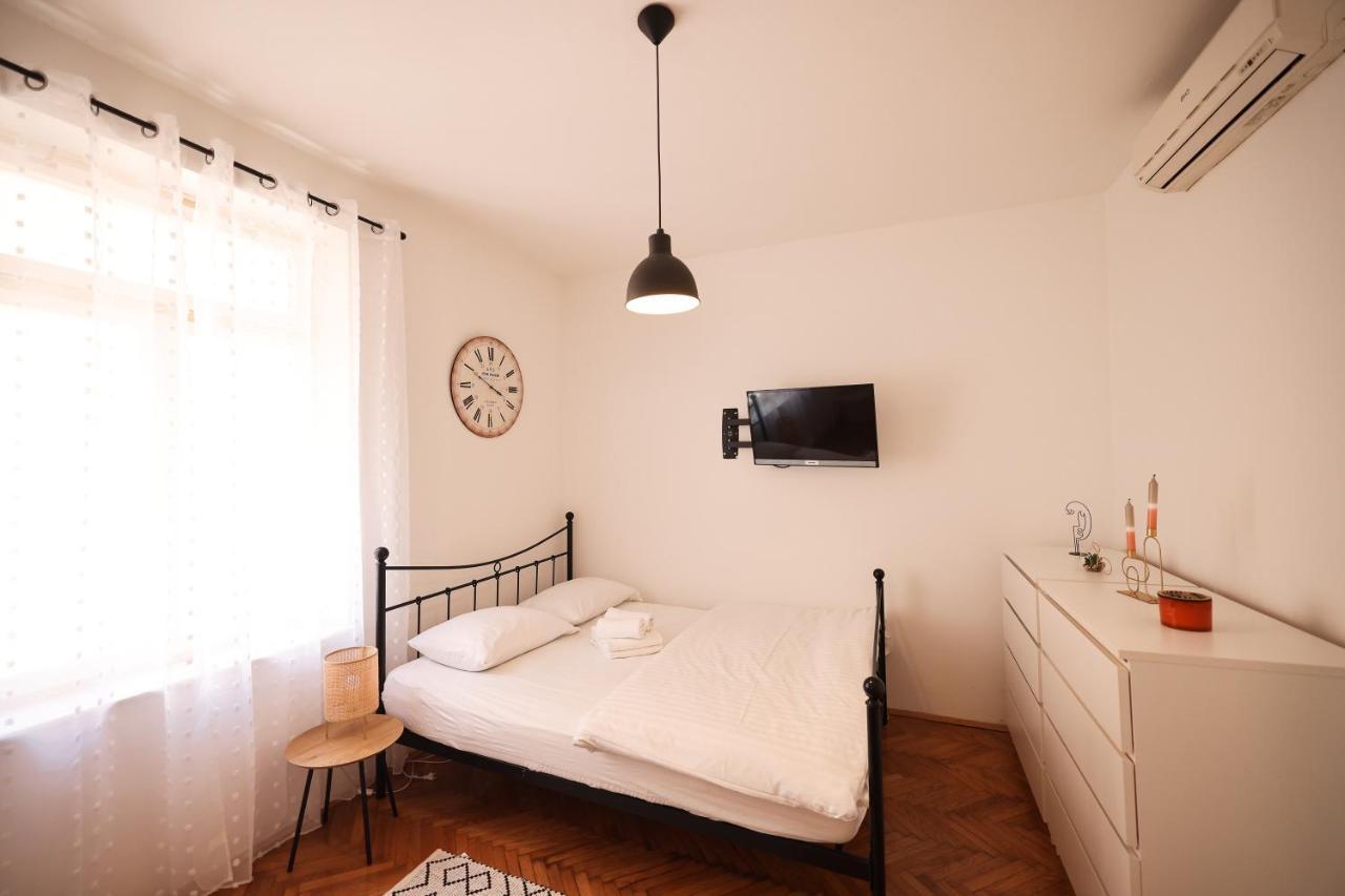 Cozy Studio Apartments In City Centar Stosija Zara Esterno foto